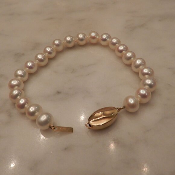 Freshwater Pearl Bracelet - Picture 2 of 3